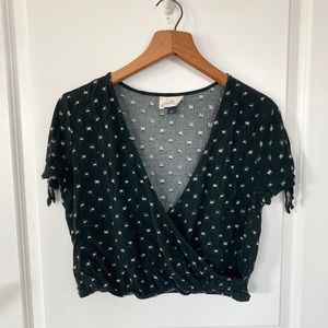 Universal Thread cross-front crop